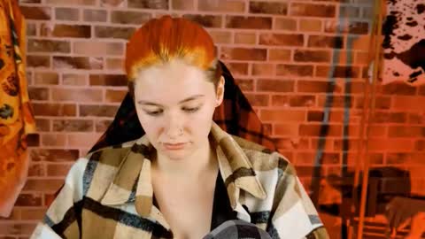 Snapshot of chillsnail_bro chatting on 10.21.25 Bella online show from 10.21.25