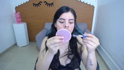 Snapshot of chinatsu_t chatting on 09.14.25 Kelly online show from 09.14.25