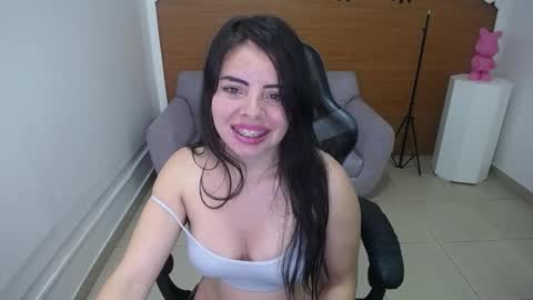 Snapshot of chinatsu_t chatting on 10.10.25 Kelly online show from 10.10.25