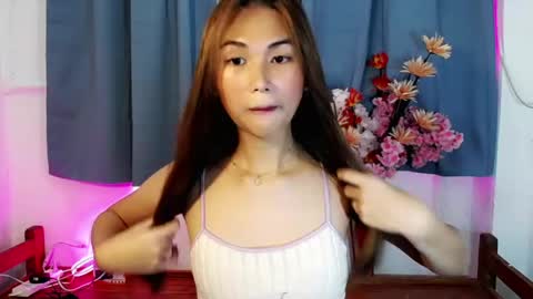 Snapshot of chinitaluxe chatting on 05.21.26 Chinita online show from 05.21.26