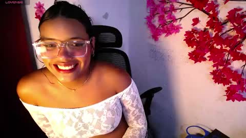 Snapshot of chleo_rosse chatting on 04.21.26 chleo_rosse online show from 04.21.26