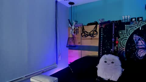 Chloeallennn  online show from 05.18.26