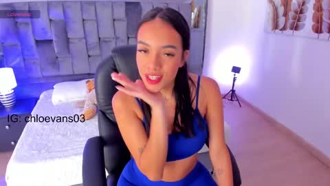 Snapshot of chloe__evans_ chatting on 03.11.25 Chloe online show from 03.11.25