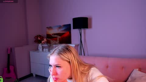Snapshot of chloe_alba chatting on 04.26.26 Chloe online show from 04.26.26