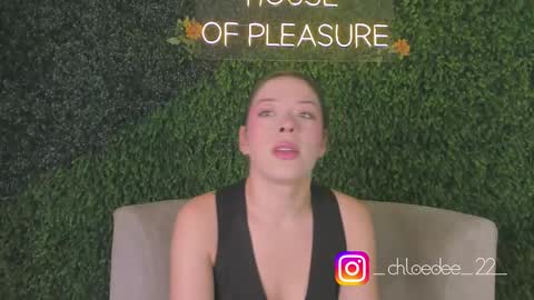 Snapshot of chloe_dee_ chatting on 09.15.25 Chloe online show from 09.15.25