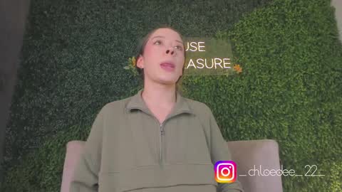 Snapshot of chloe_dee_ chatting on 09.24.25 Chloe online show from 09.24.25