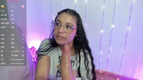 Snapshot of chloe_evans12 chatting on 03.10.25 Chloe online show from 03.10.25