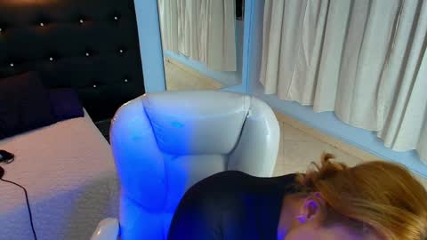 Snapshot of chloe_goddes chatting on 12.21.24 CHLOE online show from 12.21.24