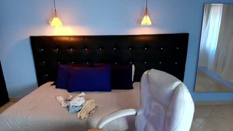 Snapshot of chloe_goddes chatting on 12.23.24 CHLOE online show from 12.23.24