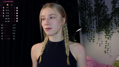 Arianaa Mourrr online show from 12.10.24