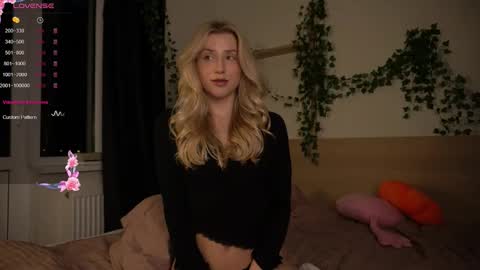 Arianaa Mourrr online show from 11.17.25