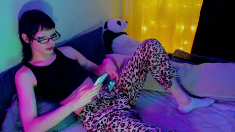 Snapshot of chloe_lorelai chatting on 01.20.25 Chloe-Lorelei online show from 01.20.25