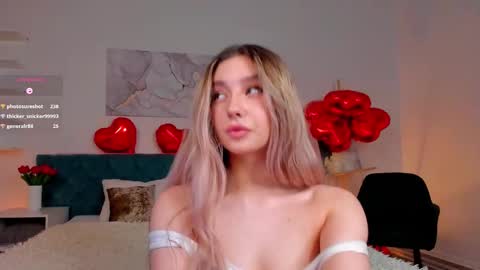 Snapshot of chloe_lov_ chatting on 02.13.25 Chloe Lov GTM2 Mon Tue Thu Sat Sun 0400am - 1030m online show from 02.13.25