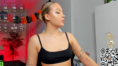 Snapshot of chloe_lov_ chatting on 10.31.25 Chloe Lov GTM2 Mon Tue Thu Sat Sun 0400am - 1030m online show from 10.31.25