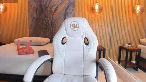 Snapshot of chloe_murray chatting on 11.08.25 CHLOE online show from 11.08.25