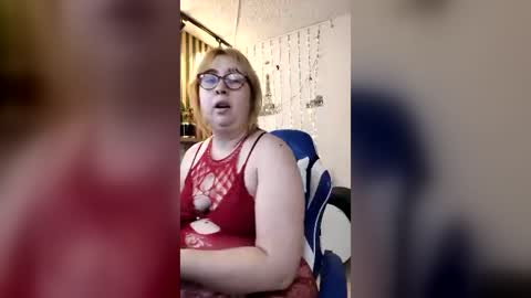 Snapshot of chloe_prg chatting on 06.14.26 chloe_prg online show from 06.14.26