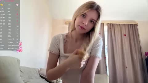 Snapshot of chloe_show chatting on 06.06.26 hloe online show from 06.06.26