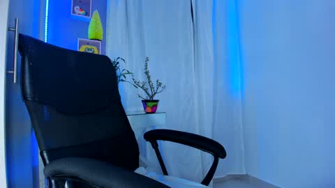 Chloe Miller  online show from 12.25.24