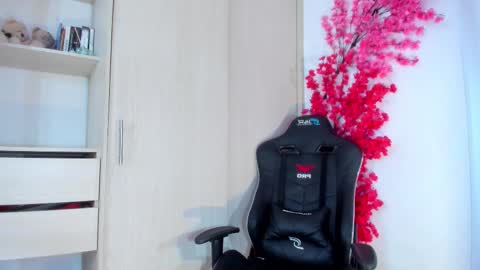 Chloe Miller  online show from 02.04.26