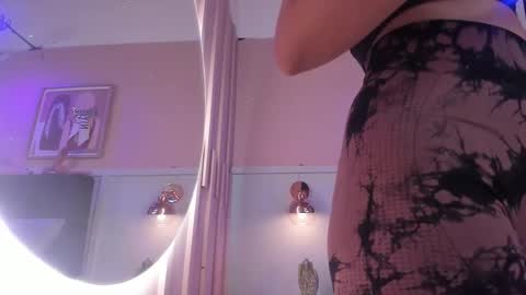 Snapshot of chloe_watson_ chatting on 12.14.25 online show from 12.14.25