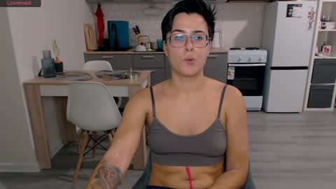 Snapshot of chloe_x_ chatting on 12.04.24 Eva and Sandra online show from 12.04.24