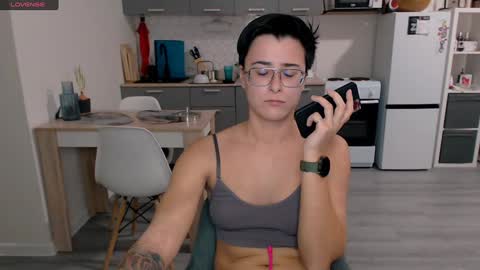 Snapshot of chloe_x_ chatting on 12.04.24 Eva and Sandra online show from 12.04.24