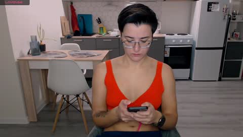 Snapshot of chloe_x_ chatting on 12.06.24 Eva and Sandra online show from 12.06.24