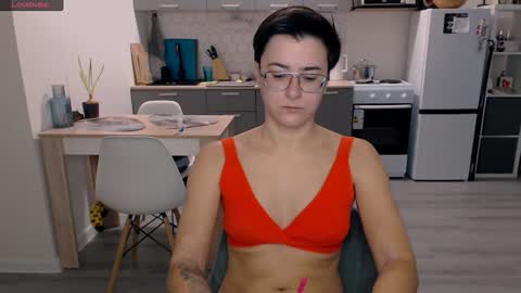 Snapshot of chloe_x_ chatting on 12.11.24 Eva and Sandra online show from 12.11.24