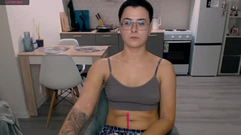 Snapshot of chloe_x_ chatting on 12.15.24 Eva and Sandra online show from 12.15.24