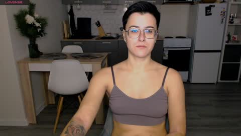 Snapshot of chloe_x_ chatting on 12.19.24 Eva and Sandra online show from 12.19.24