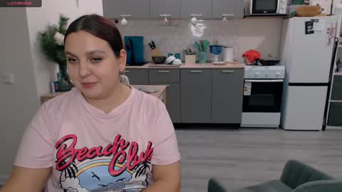 Snapshot of chloe_x_ chatting on 12.19.24 Eva and Sandra online show from 12.19.24