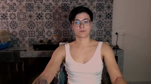 Snapshot of chloe_x_ chatting on 02.05.25 Eva and Sandra online show from 02.05.25