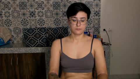 Snapshot of chloe_x_ chatting on 02.08.25 Eva and Sandra online show from 02.08.25