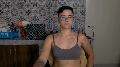 Snapshot of chloe_x_ chatting on 02.20.25 Eva and Sandra online show from 02.20.25