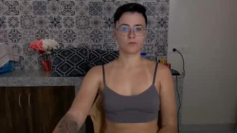 Snapshot of chloe_x_ chatting on 02.21.25 Eva and Sandra online show from 02.21.25