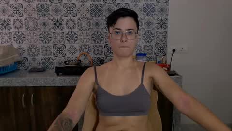 Snapshot of chloe_x_ chatting on 02.27.25 Eva and Sandra online show from 02.27.25