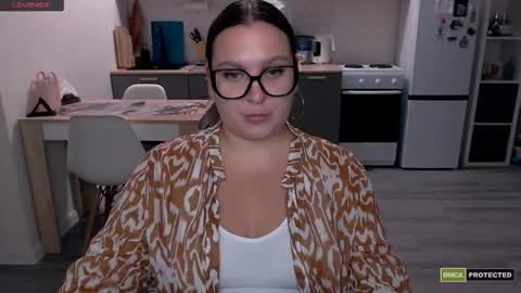 Snapshot of chloe_x_ chatting on 09.19.25 Eva and Sandra online show from 09.19.25