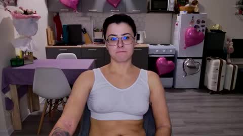 Snapshot of chloe_x_ chatting on 02.13.26 Eva and Sandra online show from 02.13.26