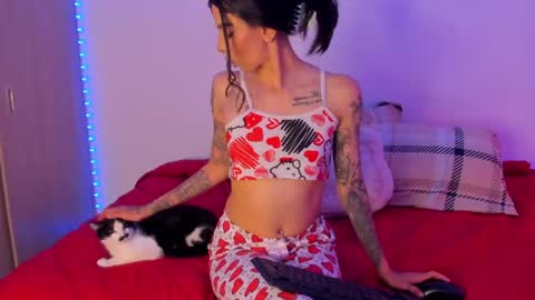 Snapshot of chloeaddamss chatting on 05.26.26 3 online show from 05.26.26