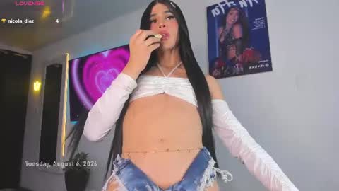 Im Chloe    independent account      online show from 08.04.26