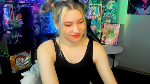 Snapshot of chloebloss0m chatting on 03.05.25 Boni online show from 03.05.25