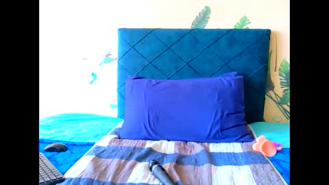 Snapshot of chloechrome chatting on 10.11.25 Chloe Chrome online show from 10.11.25