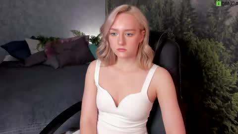 Snapshot of chloedeccker chatting on 05.13.26 Chloe Deccker online show from 05.13.26