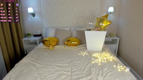 chloee white online show from 12.05.25