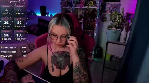 Snapshot of chloekohaku chatting on 02.20.25 ChloeKohaku online show from 02.20.25