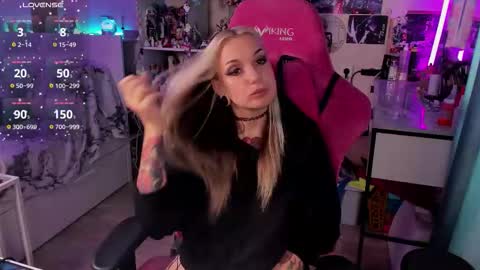 Snapshot of chloekohaku chatting on 09.23.25 ChloeKohaku online show from 09.23.25