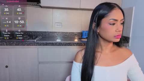 Snapshot of chloemoon9 chatting on 09.24.25 Chloe Moon online show from 09.24.25