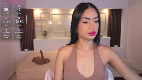 Snapshot of chloemoon9 chatting on 10.09.25 Chloe Moon online show from 10.09.25