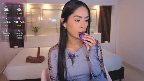 Snapshot of chloemoon9 chatting on 10.20.25 Chloe Moon online show from 10.20.25