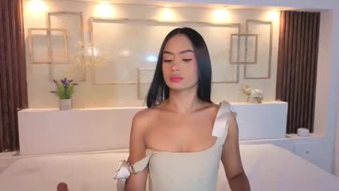 Snapshot of chloemoon9 chatting on 10.23.25 Chloe Moon online show from 10.23.25